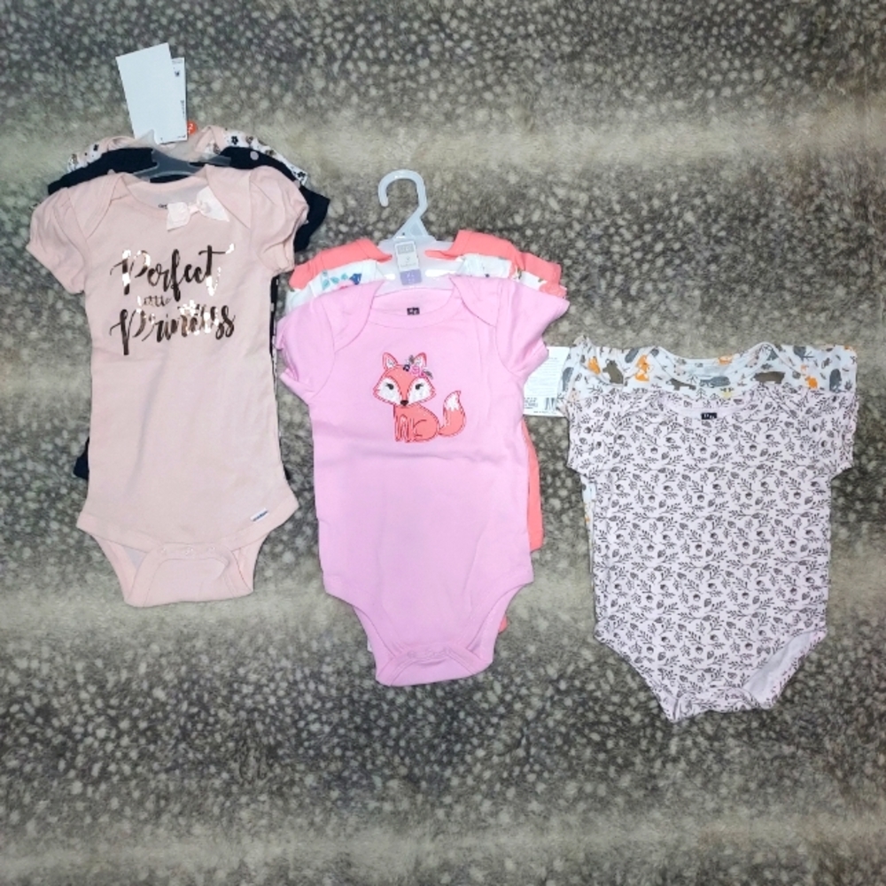 NWT 8 pack short sleeve onesies